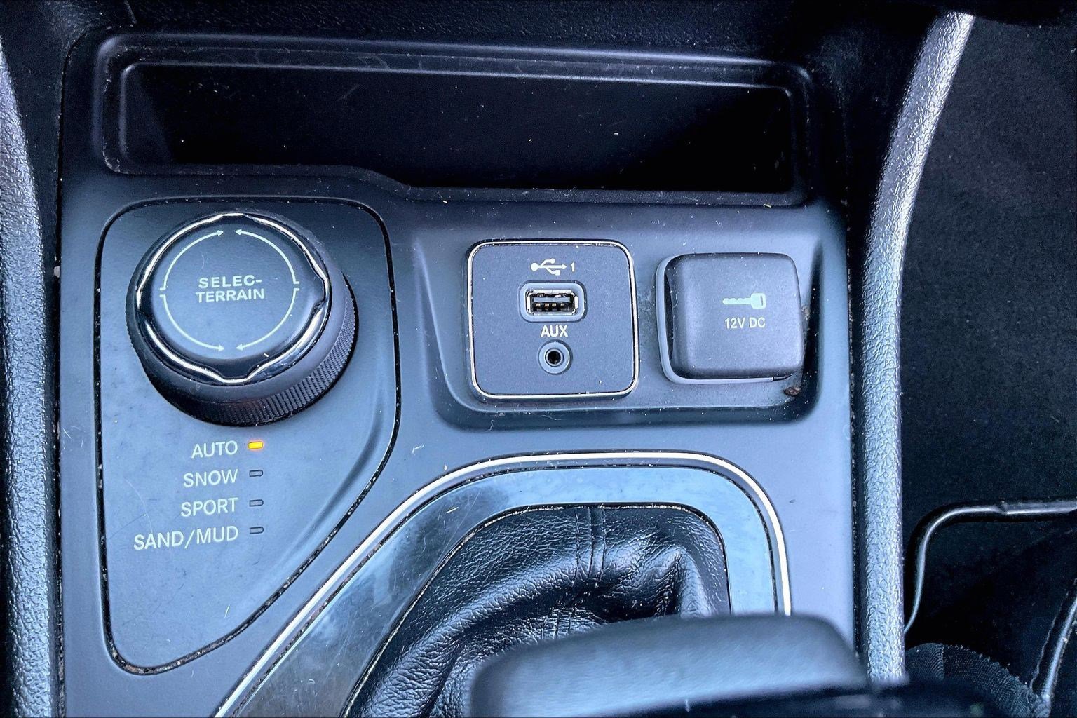 Used 2021 Jeep Cherokee Latitude Plus image 20