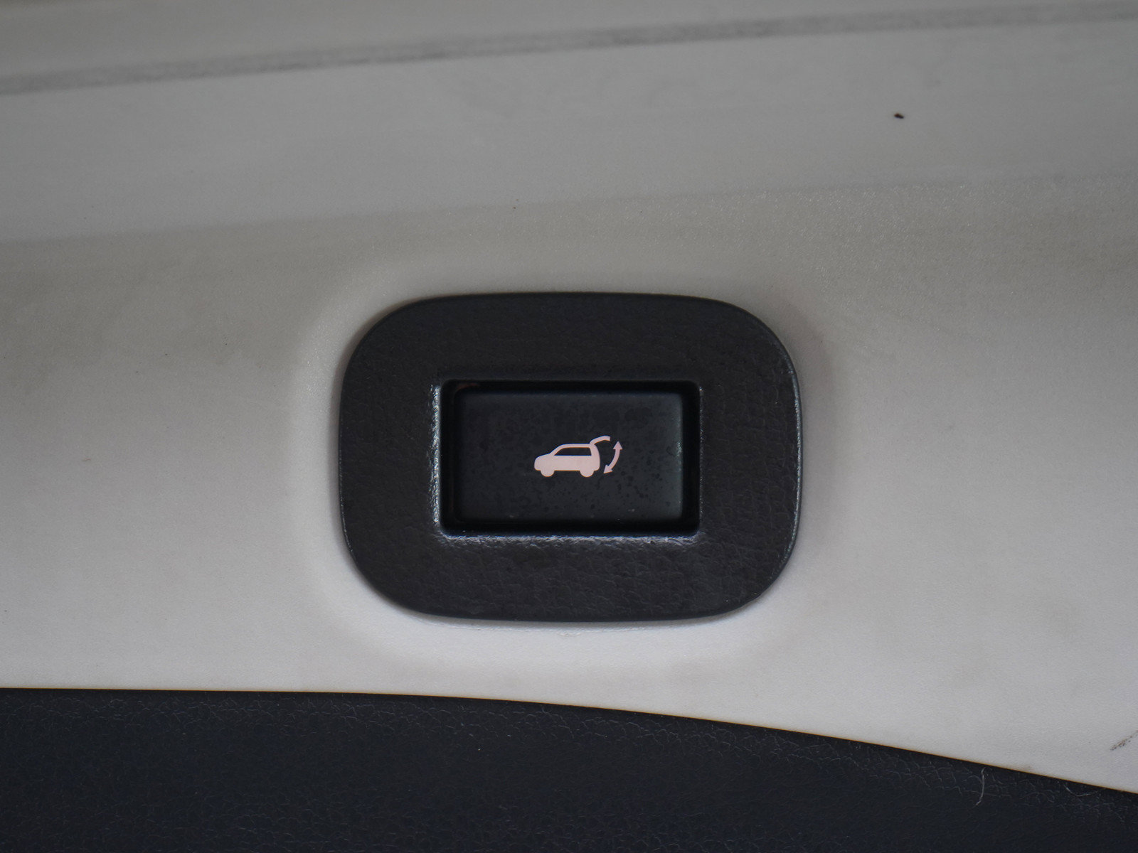 Used 2015 Nissan Rogue SV w/ SV Premium Package AWD/4WD image 16