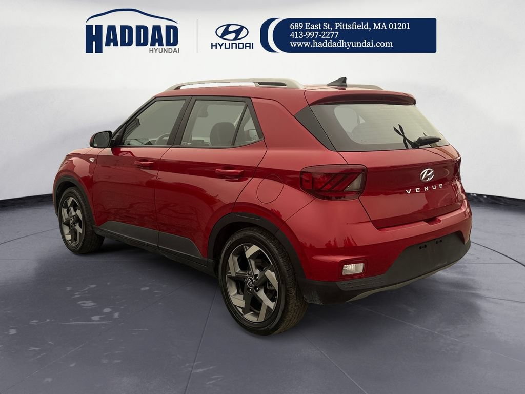Certified 2022 Hyundai Venue Limited FWD image 3
