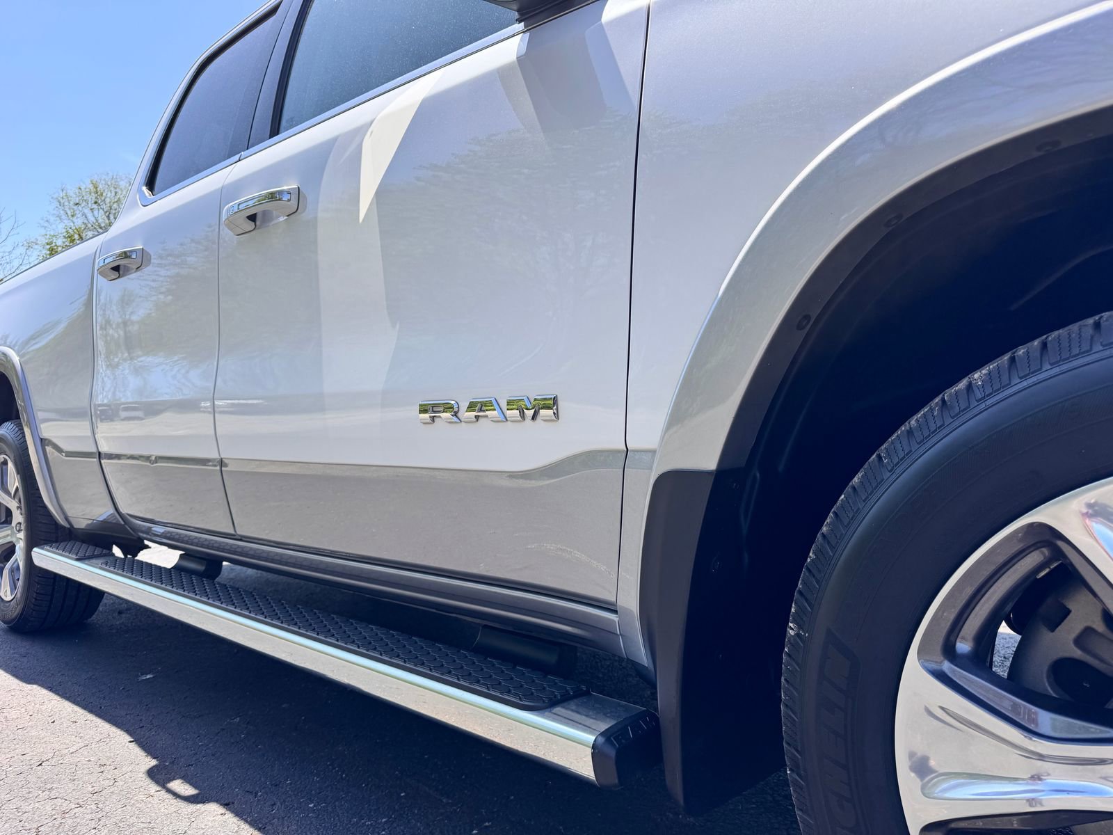 Used 2020 RAM 1500 Laramie image 12