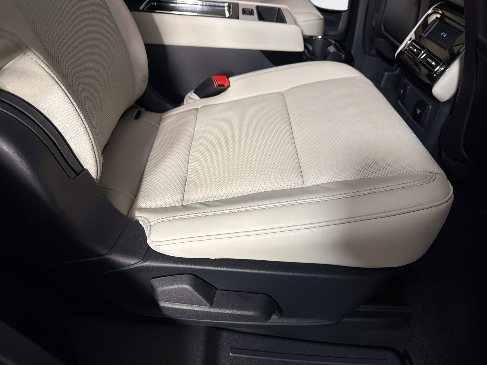 Used 2025 Lincoln Aviator Reserve w/ Equipment Group 201A AWD/4WD image 26