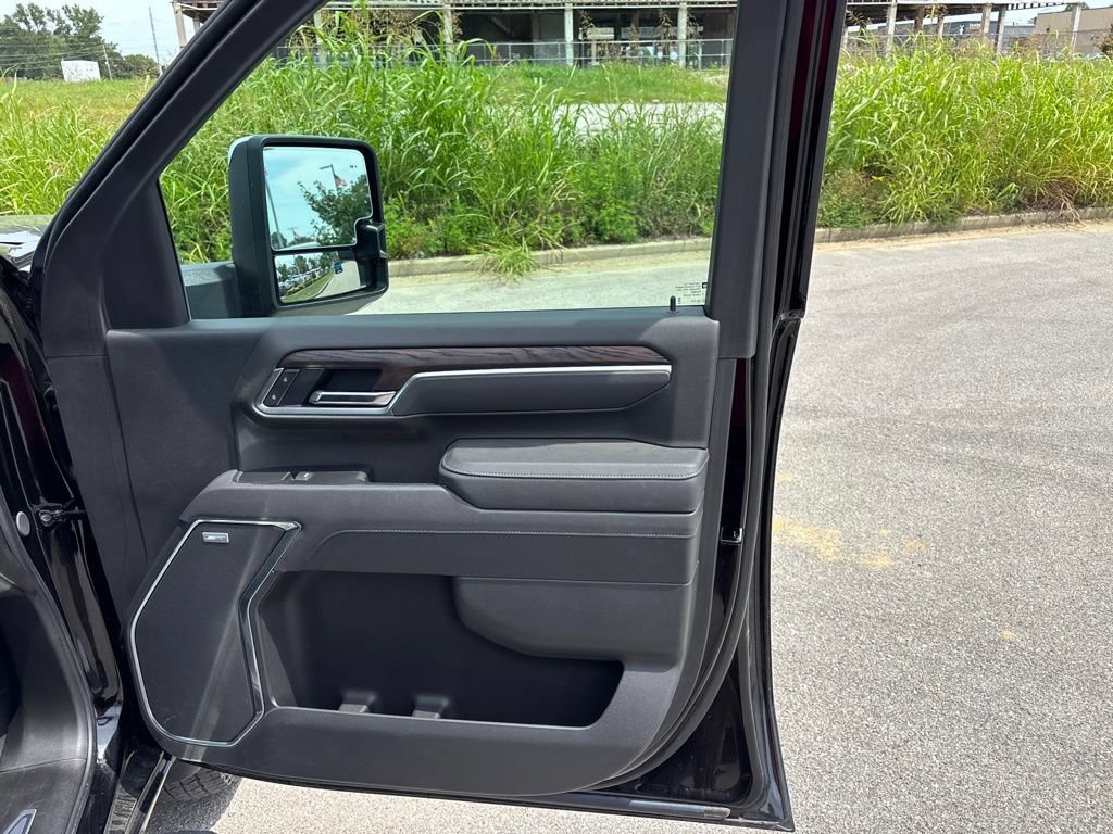 Used 2025 GMC Sierra 3500 SLT w/ SLT Premium Package AWD/4WD image 40