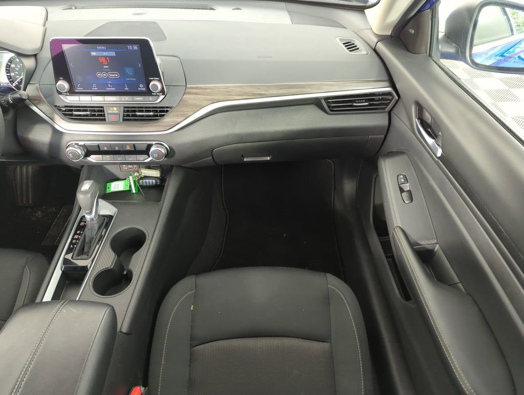 Used 2025 Nissan Altima 2.5 SV image 16