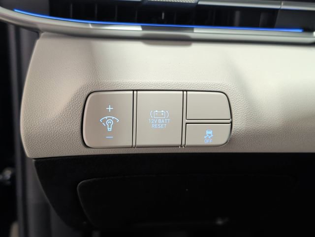 Certified 2025 Hyundai Elantra Limited image 25