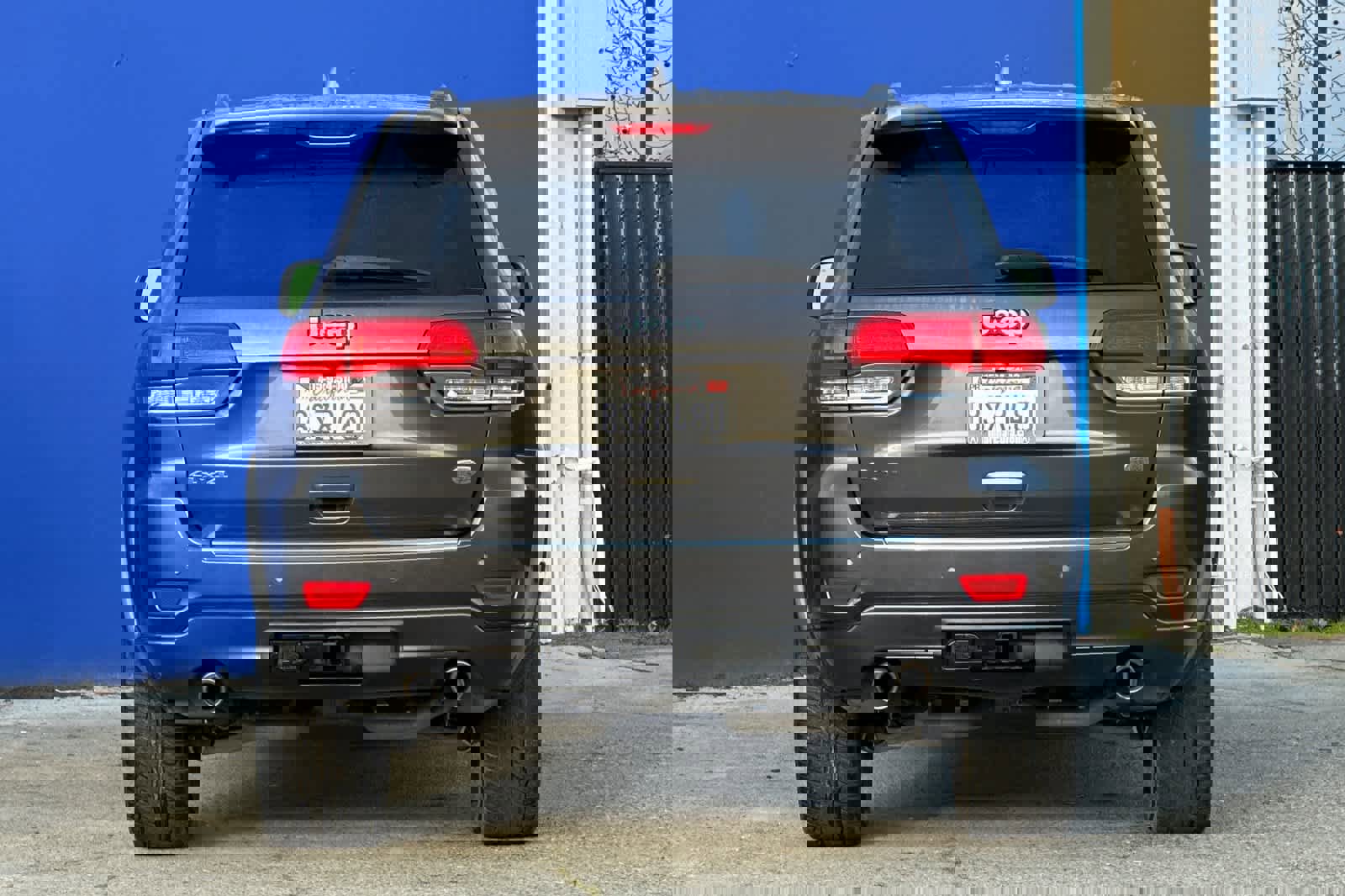 Used 2017 Jeep Grand Cherokee Overland w/ Jeep Active Safety Group image 4