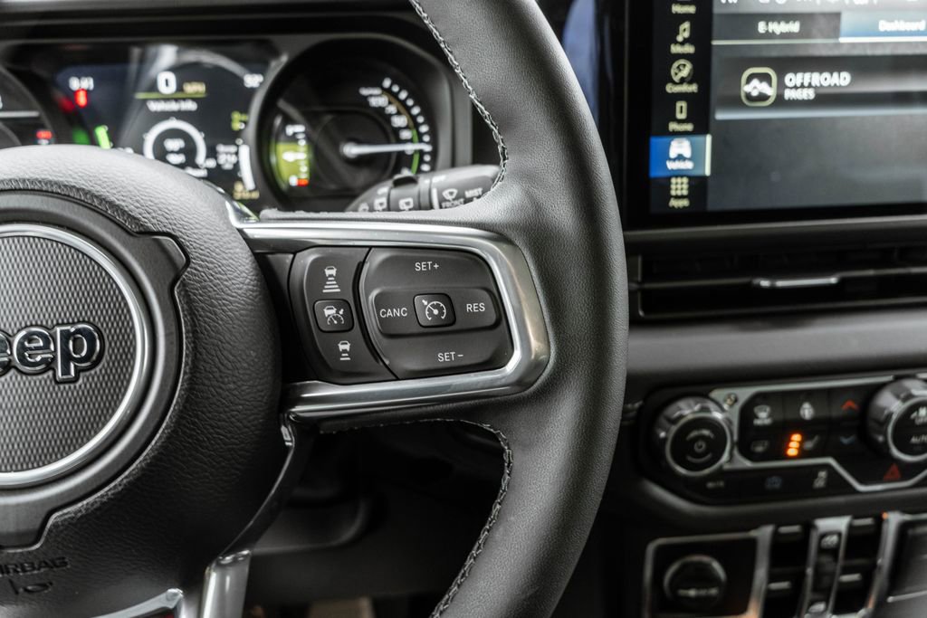 Used 2025 Jeep Wrangler Unlimited Sahara image 27