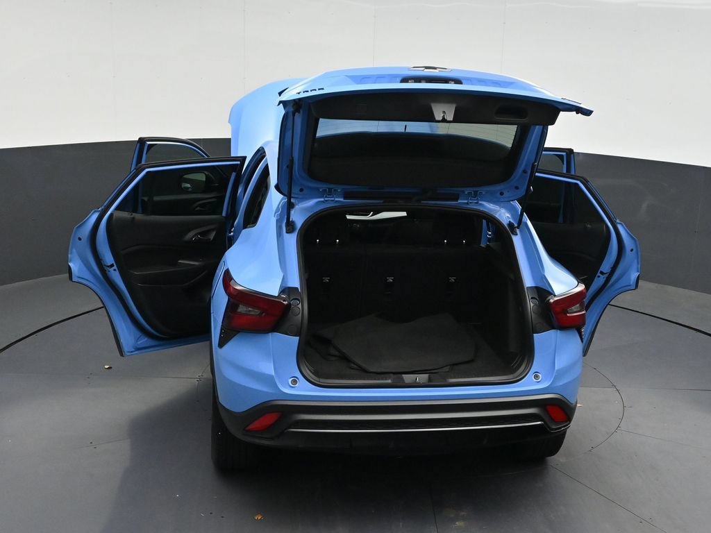 Used 2024 Chevrolet Trax RS FWD image 32