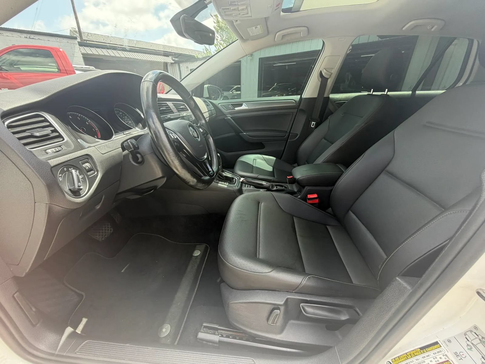 Used 2018 Volkswagen Golf SE FWD image 8