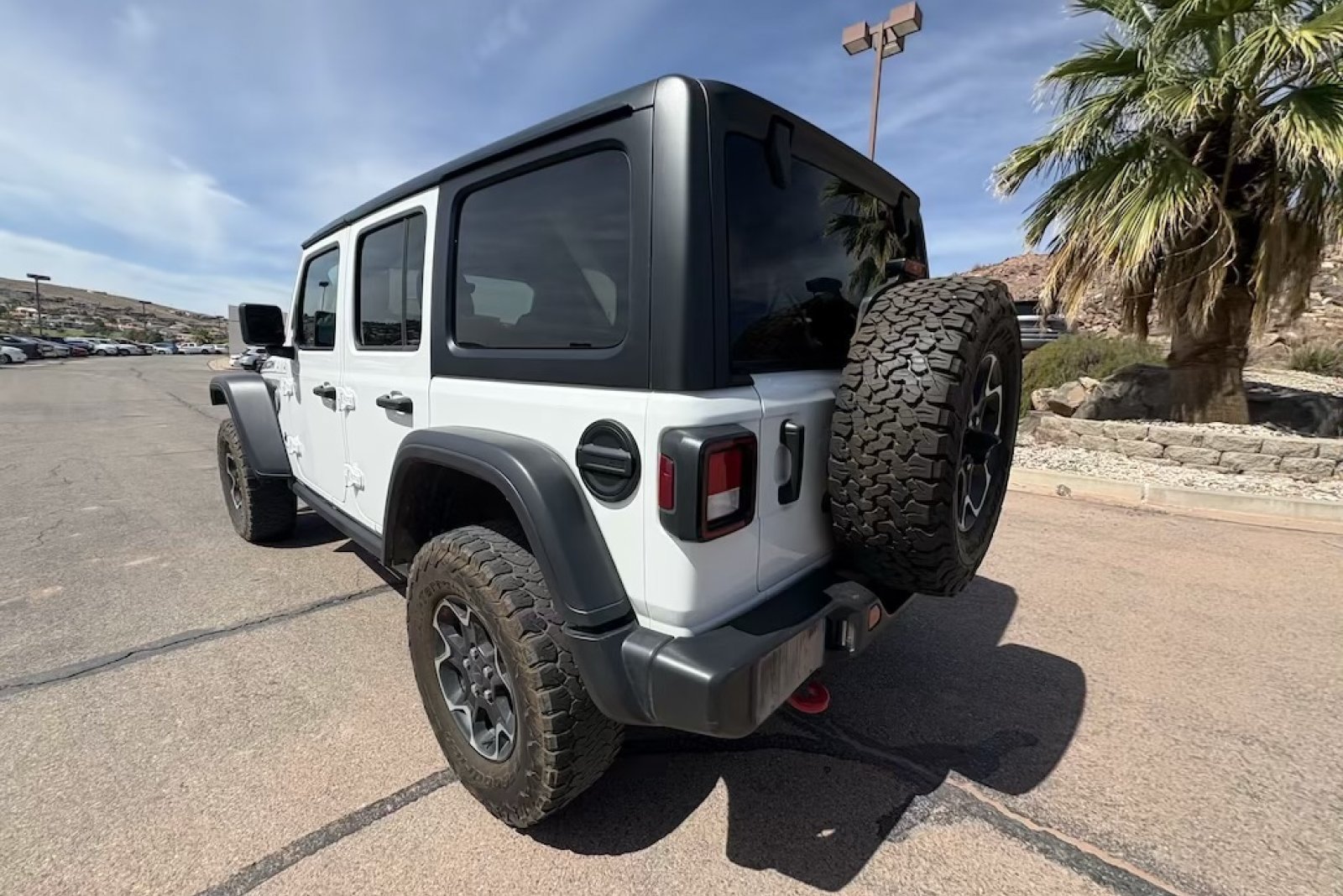 Used 2023 Jeep Wrangler Unlimited Rubicon AWD/4WD image 3