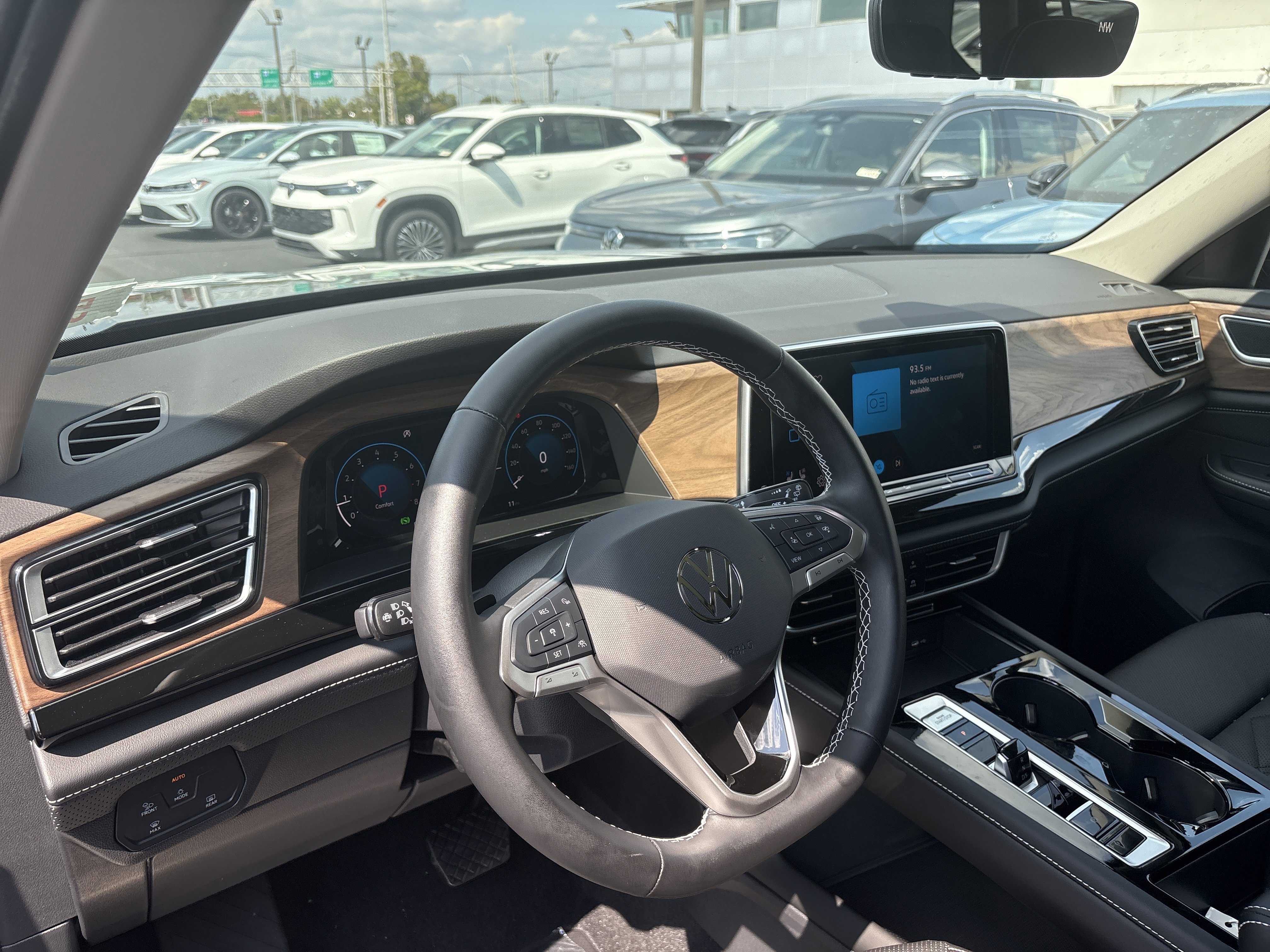 New 2026 Volkswagen Atlas SE image 11