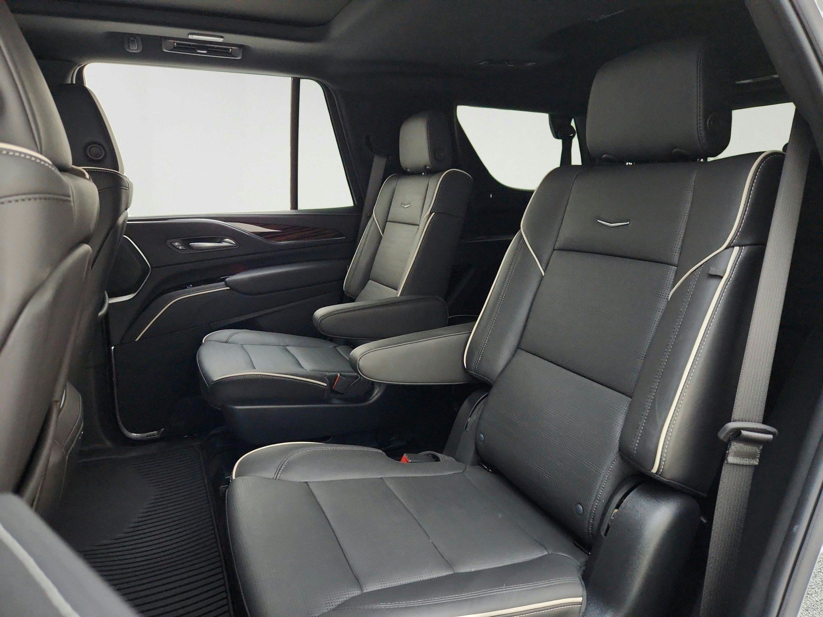 Used 2024 Cadillac Escalade Premium Luxury AWD/4WD image 27