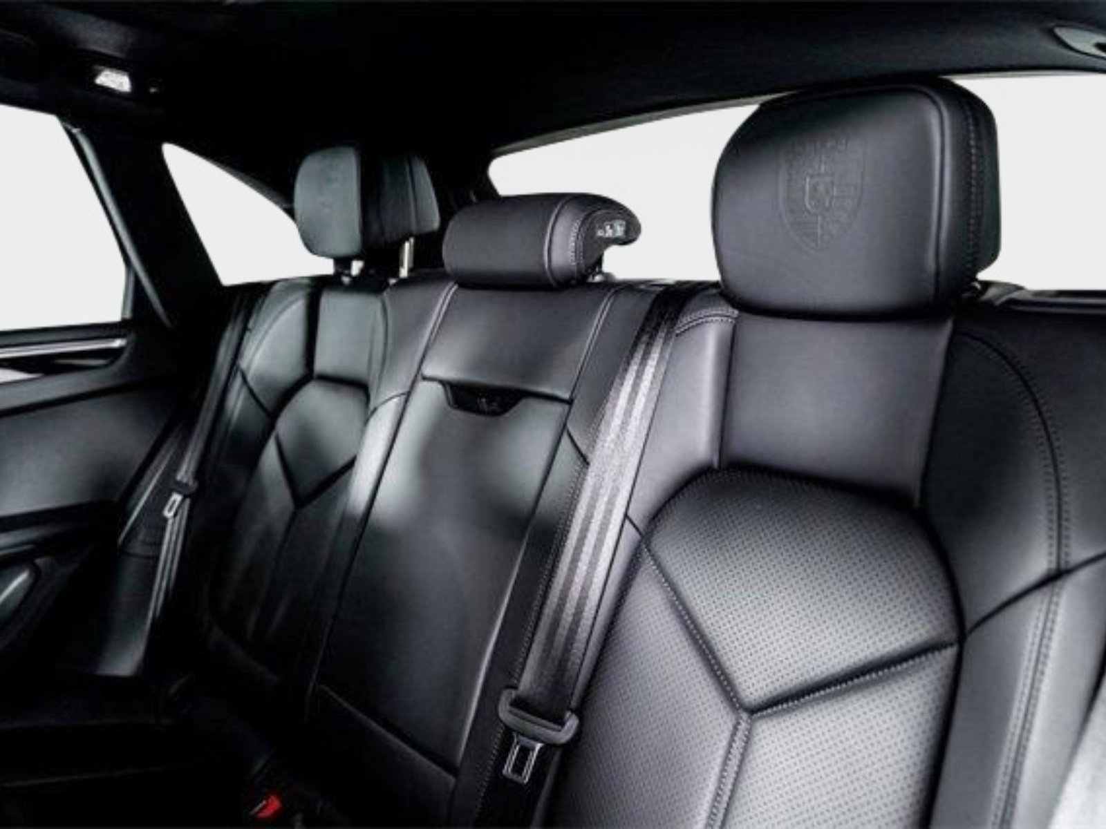 Used 2022 Porsche Macan S w/ Premium Package Plus image 34