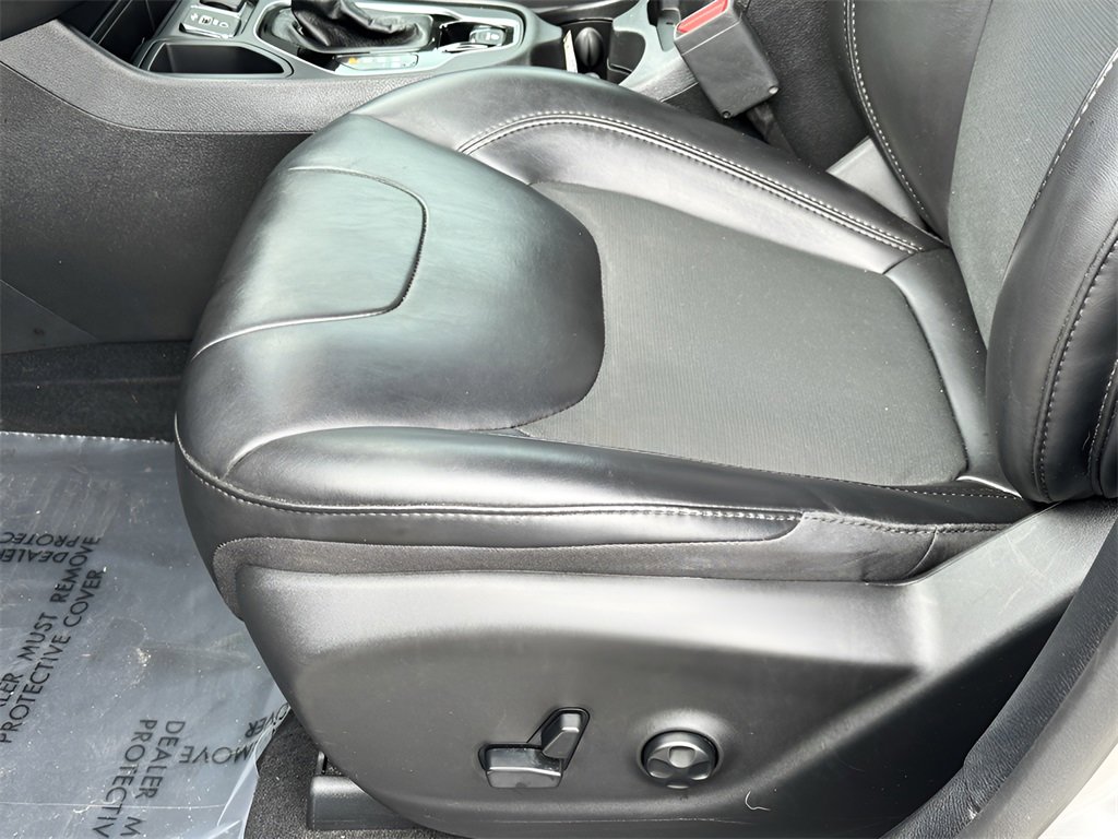 Used 2021 Jeep Cherokee Latitude Plus image 25