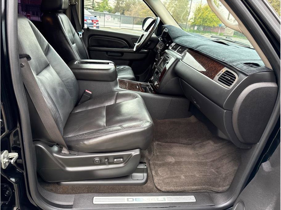 Used 2010 GMC Yukon Denali image 23
