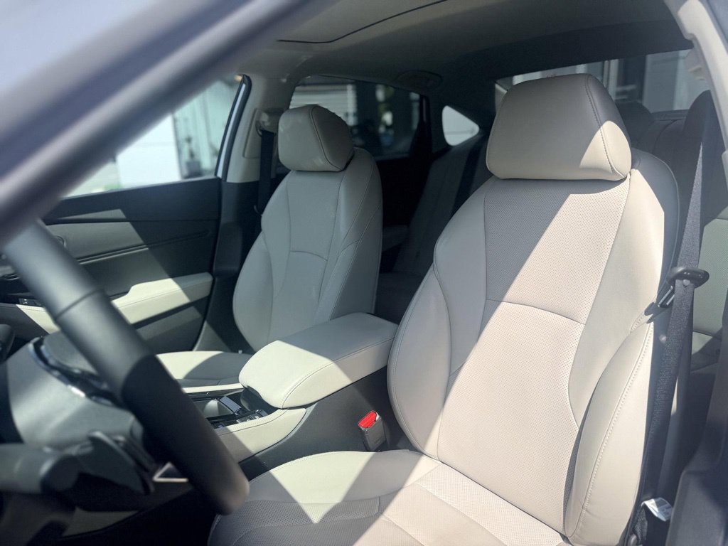 Used 2025 Honda Accord Touring image 8