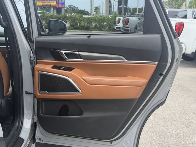 Used 2025 Kia Telluride AWD image 38