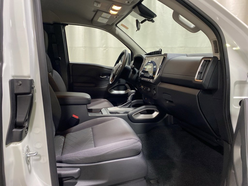 Used 2025 Nissan Frontier SV image 10