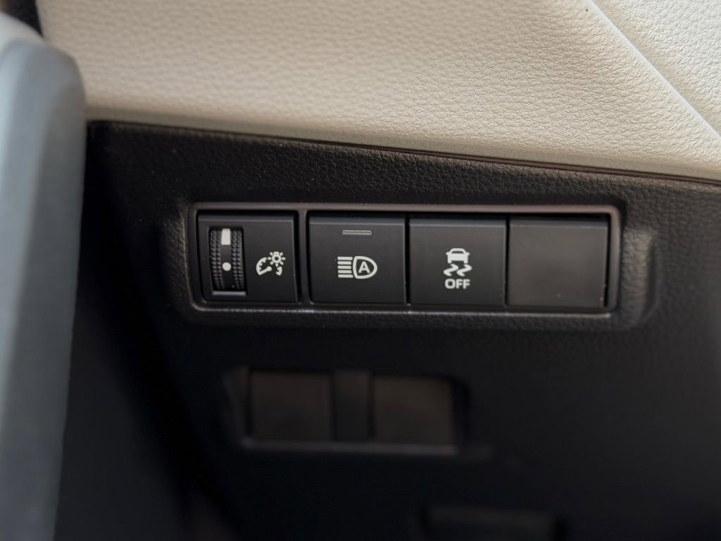 Used 2026 Toyota Corolla Cross L image 20