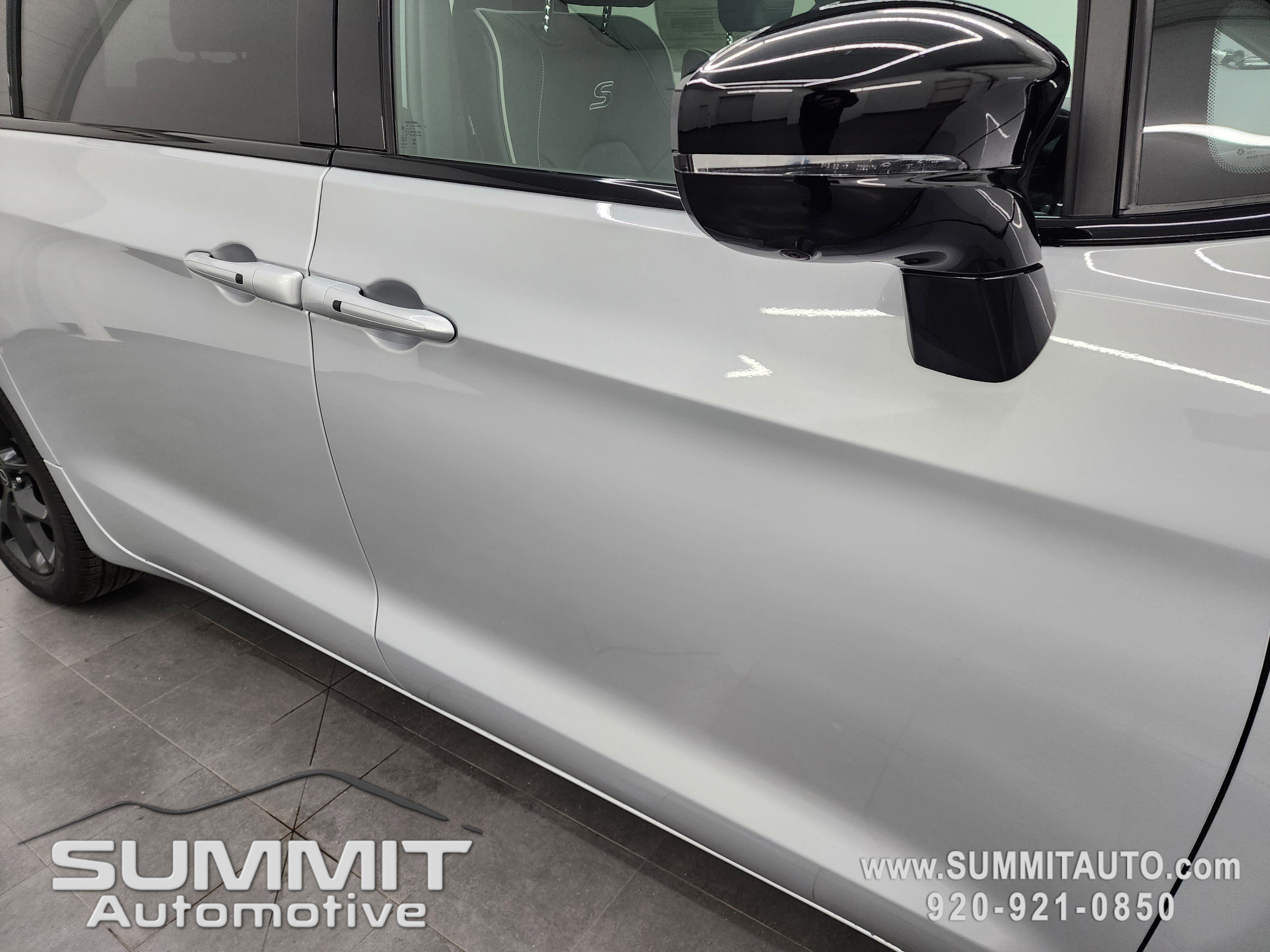 New 2026 Chrysler Pacifica Limited w/ S Appearance Package image 27