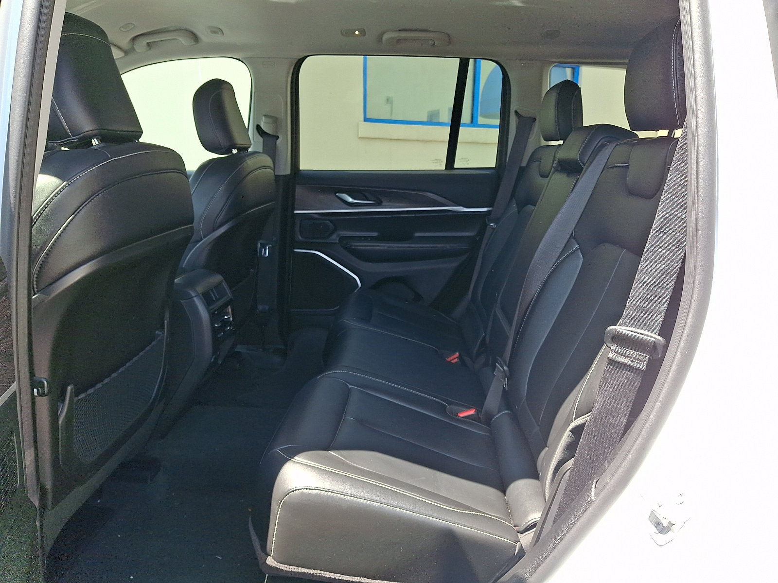 Used 2022 Jeep Grand Cherokee Limited AWD/4WD image 9
