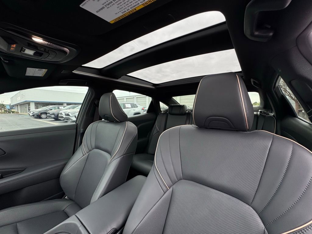 Used 2023 Toyota Crown Limited image 17