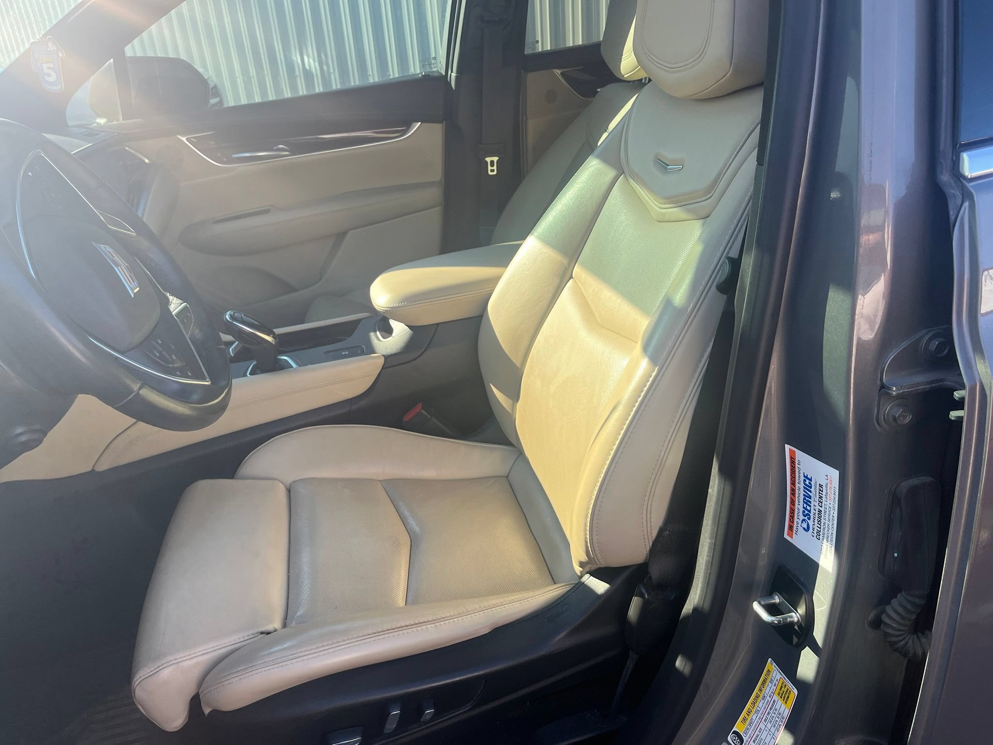 Used 2017 Cadillac XT5 Luxury w/ Driver Awareness Package FWD image 7