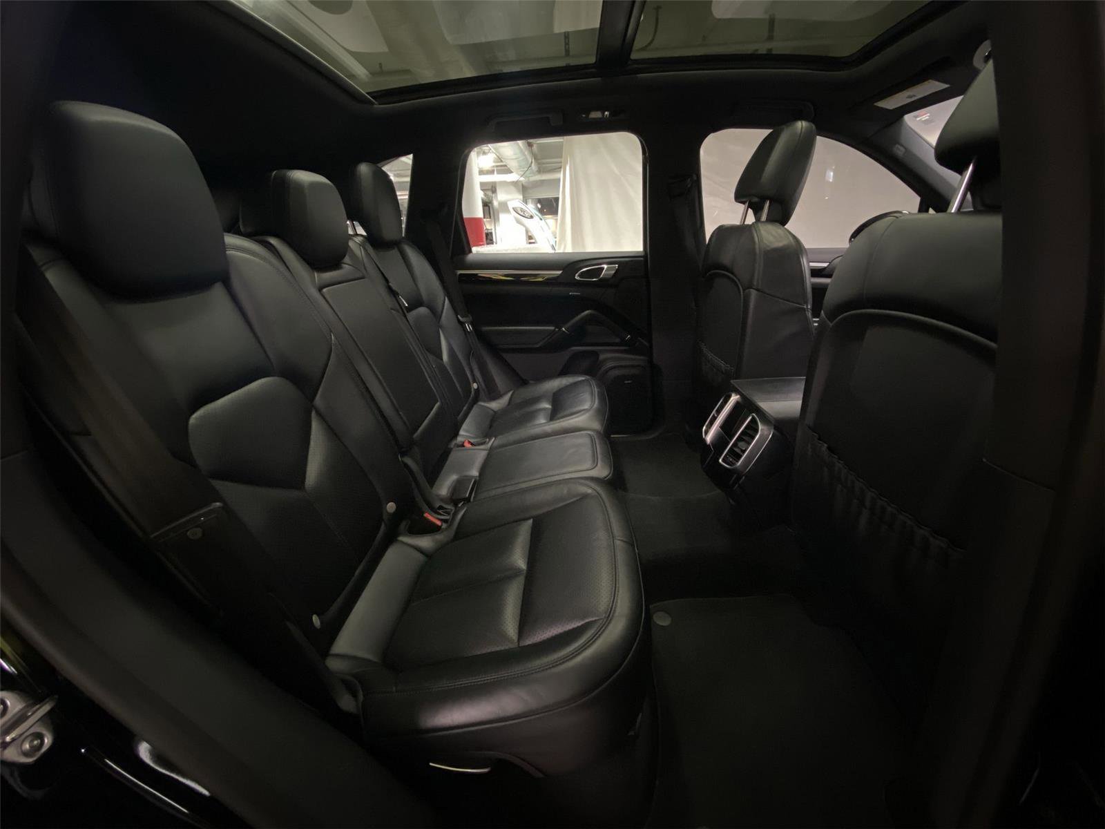 Used 2018 Porsche Cayenne image 29