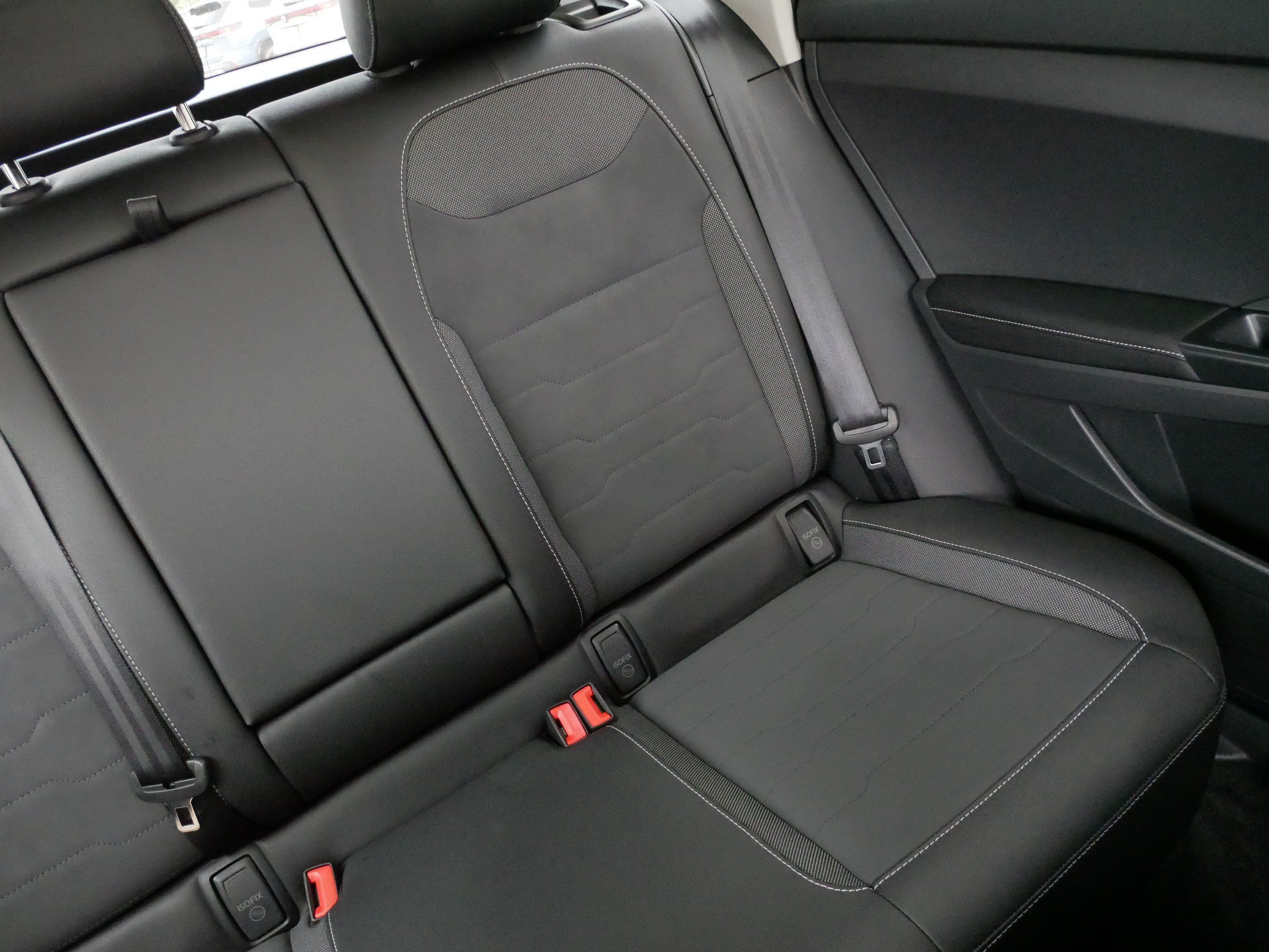 Certified 2025 Volkswagen Taos SE AWD/4WD image 14