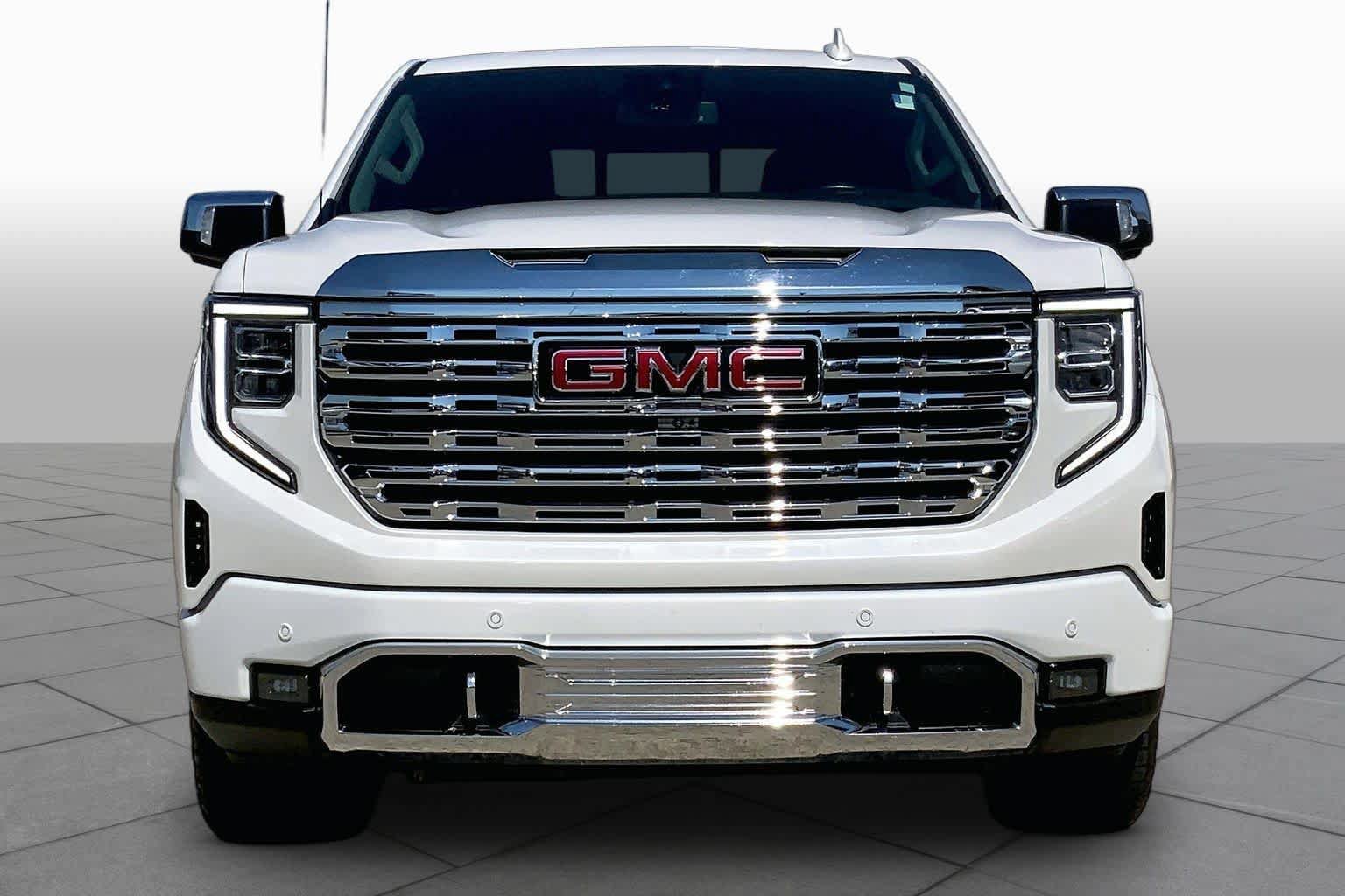 Used 2022 GMC Sierra 1500 Denali w/ Denali Carbonpro Edition AWD/4WD image 4