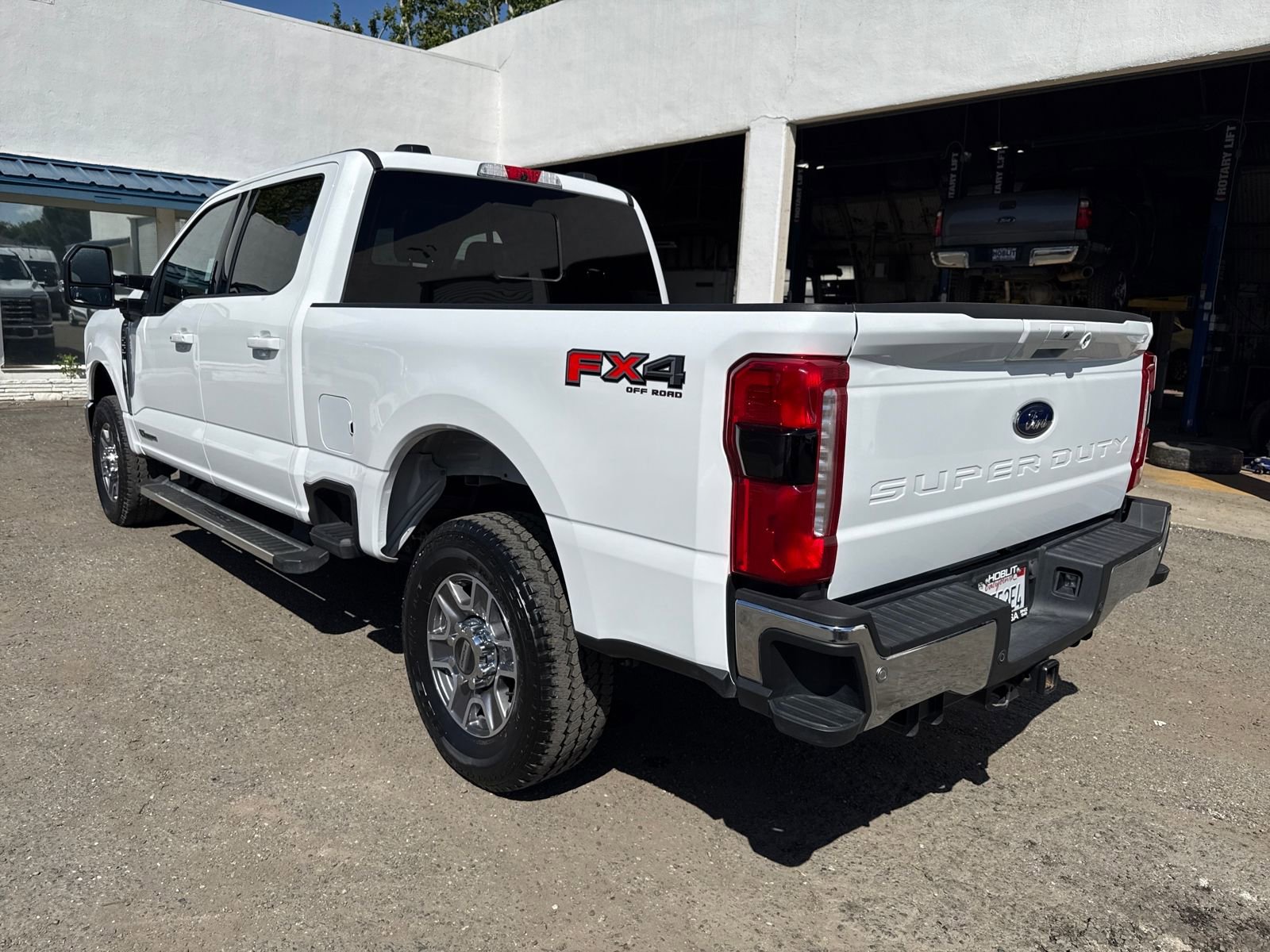 Used 2024 Ford F250 Lariat w/ FX4 Off-Road Package AWD/4WD image 3