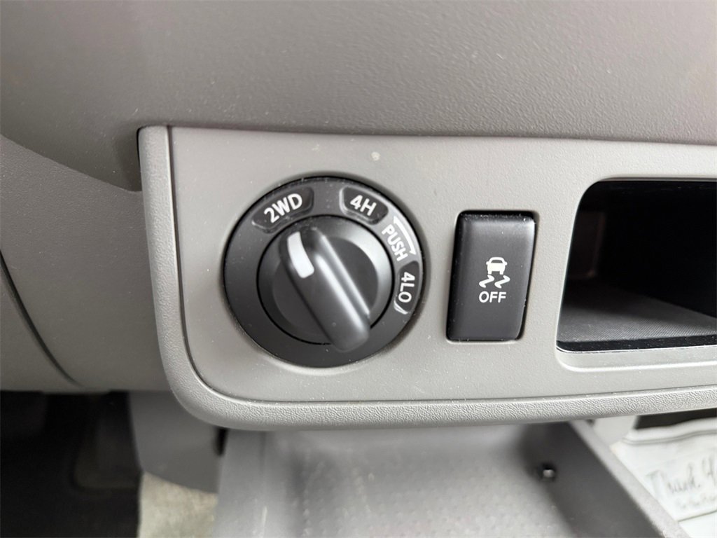 Used 2016 Nissan Frontier SV image 9