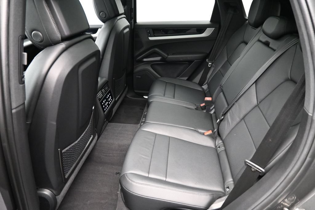 Certified 2025 Porsche Cayenne AWD/4WD image 7