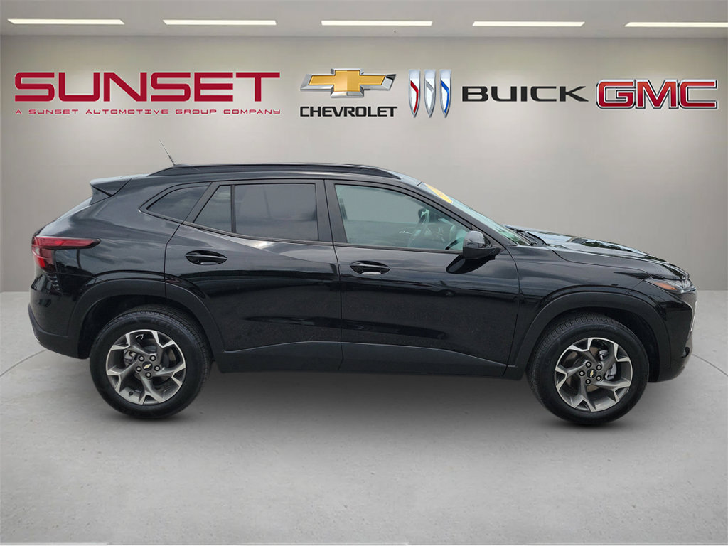 Certified 2024 Chevrolet Trax LT FWD image 3