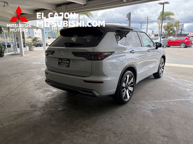 Used 2025 Mitsubishi Outlander SEL FWD image 3