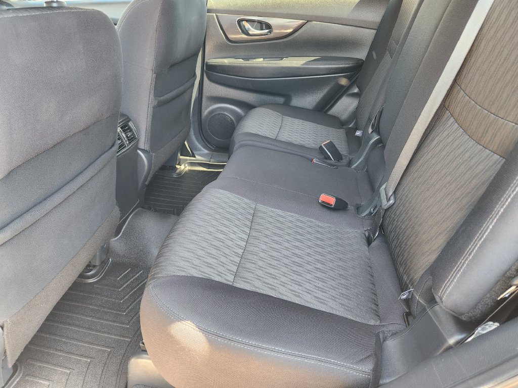 Used 2019 Nissan Rogue S w/ Special Edition Package FWD image 32