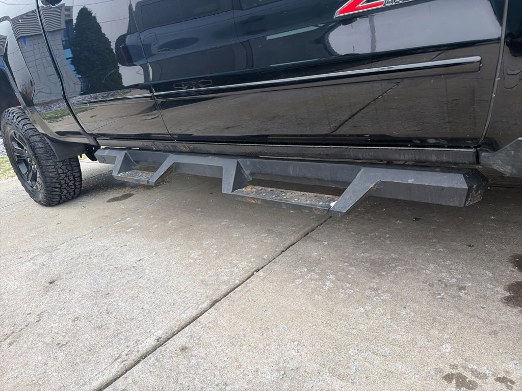 Used 2018 Chevrolet Silverado 1500 LT w/ Midnight Edition image 47