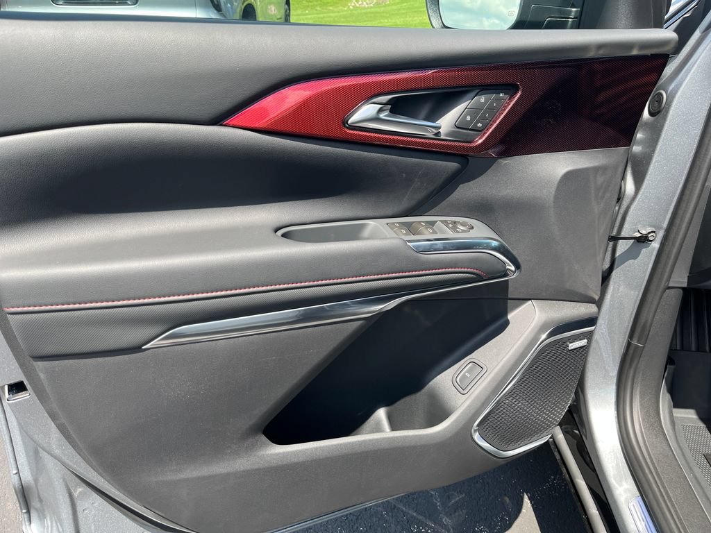 New 2026 Chevrolet Traverse RS w/ LPO, Floor Liner Package FWD image 11