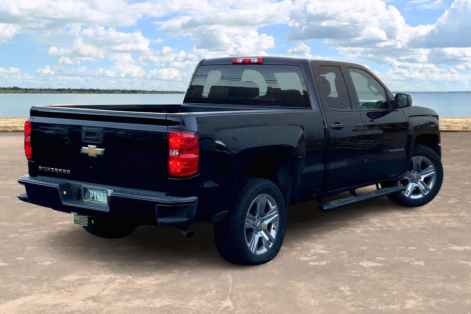 Used 2018 Chevrolet Silverado 1500 Custom w/ Custom Value Package RWD image 22