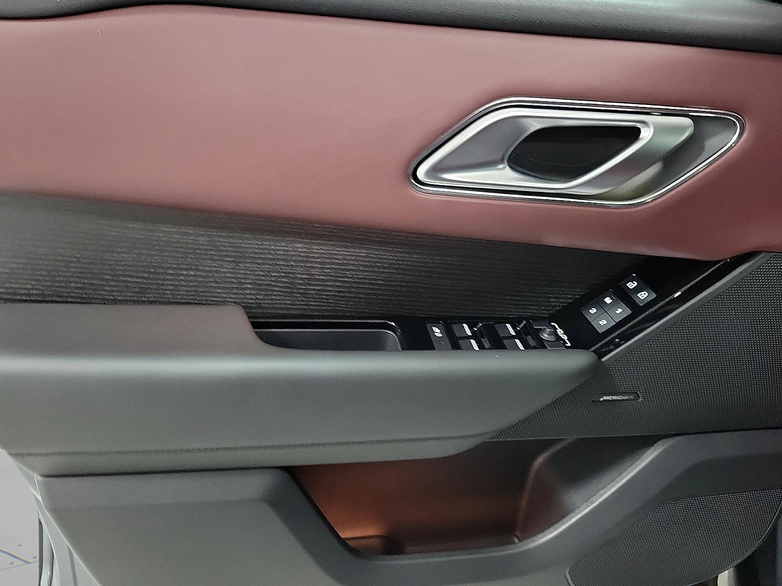 Used 2024 Land Rover Range Rover Velar Dynamic HSE image 14