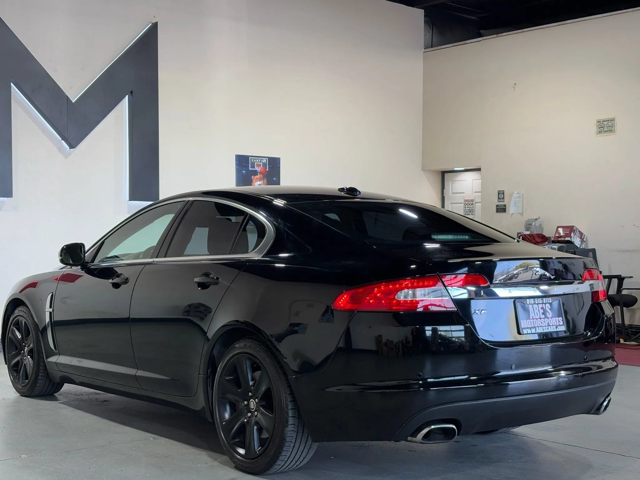 Used 2011 Jaguar XF RWD image 6