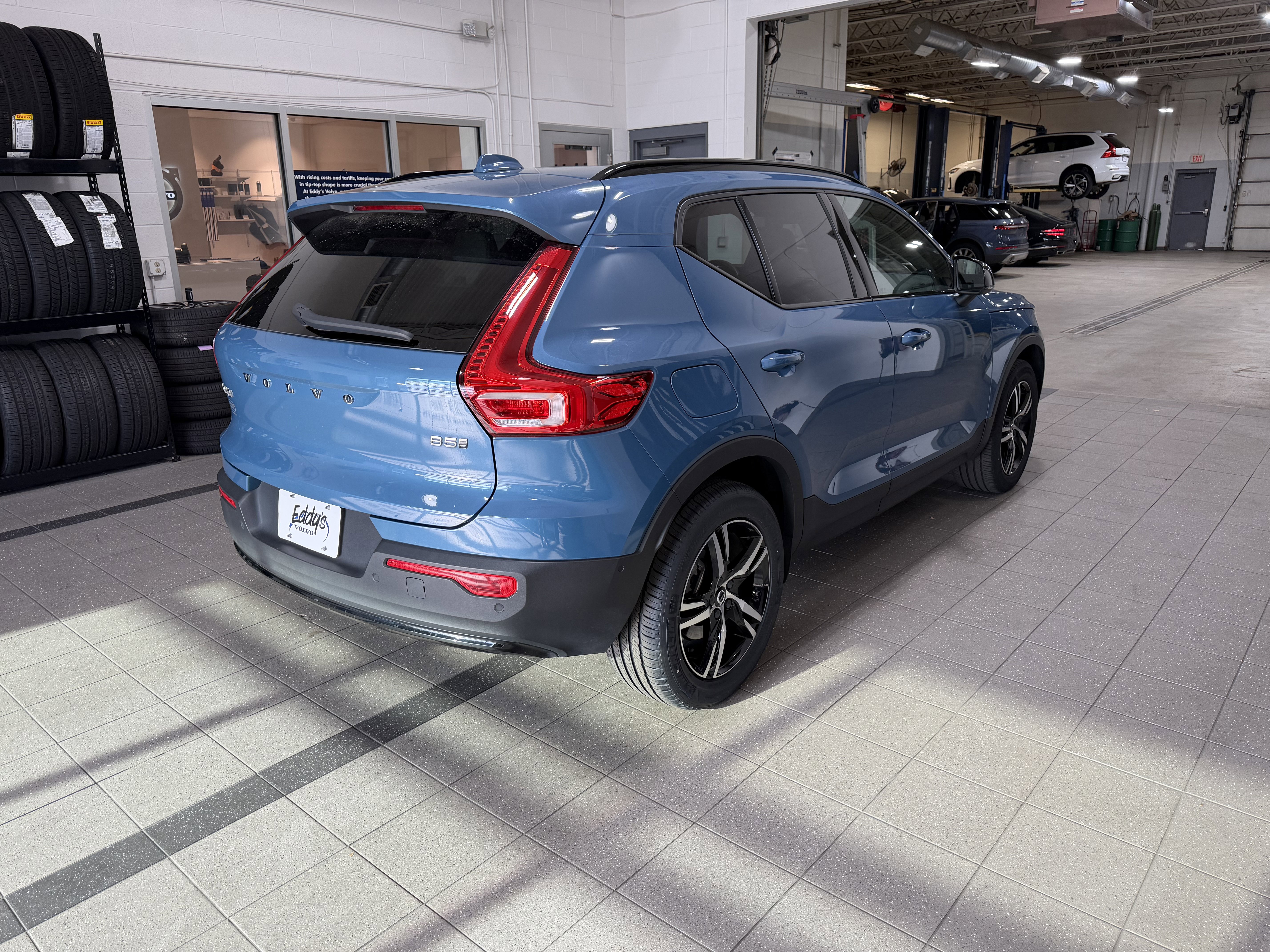 Used 2023 Volvo XC40 B5 Plus w/ Driver Assist Package AWD/4WD image 9