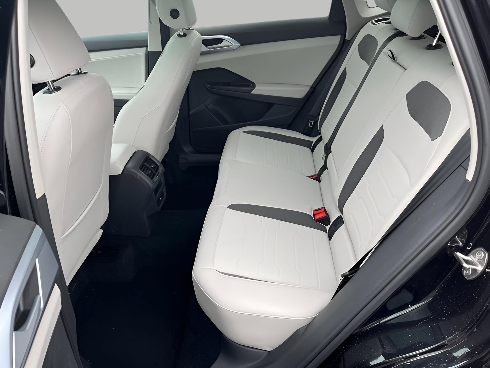 New 2025 Volkswagen Taos SE image 27