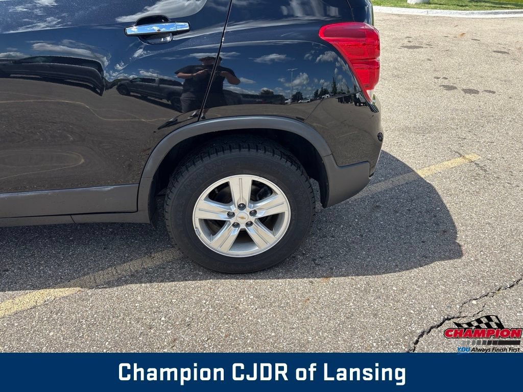 Used 2019 Chevrolet Trax LT w/ LT Convenience Package AWD/4WD image 26
