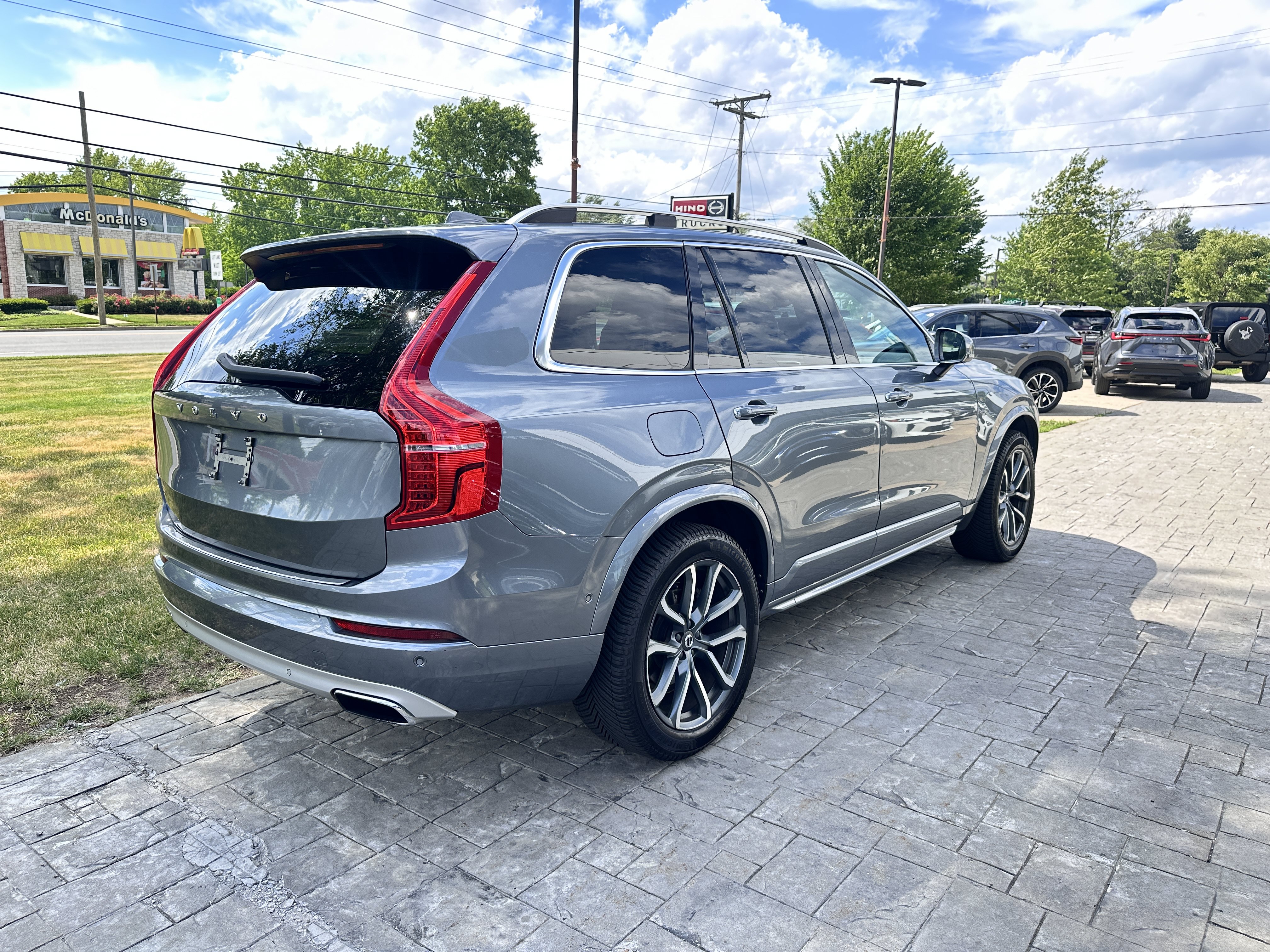 Used 2017 Volvo XC90 T6 Momentum w/ Vision Package AWD/4WD image 9