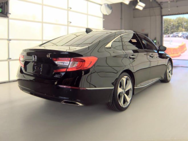 Used 2018 Honda Accord Touring image 4