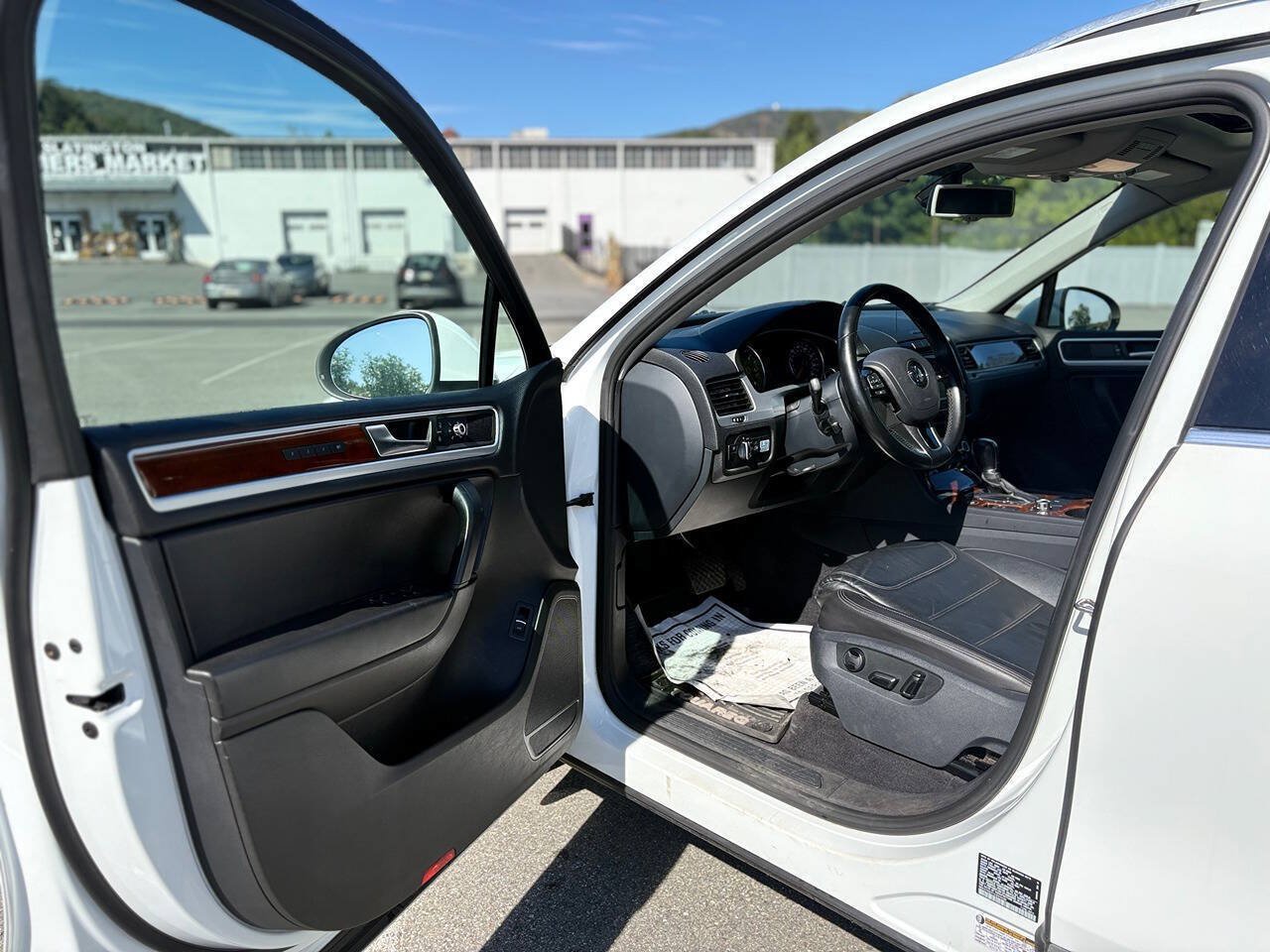 Used 2014 Volkswagen Touareg TDI AWD/4WD image 4