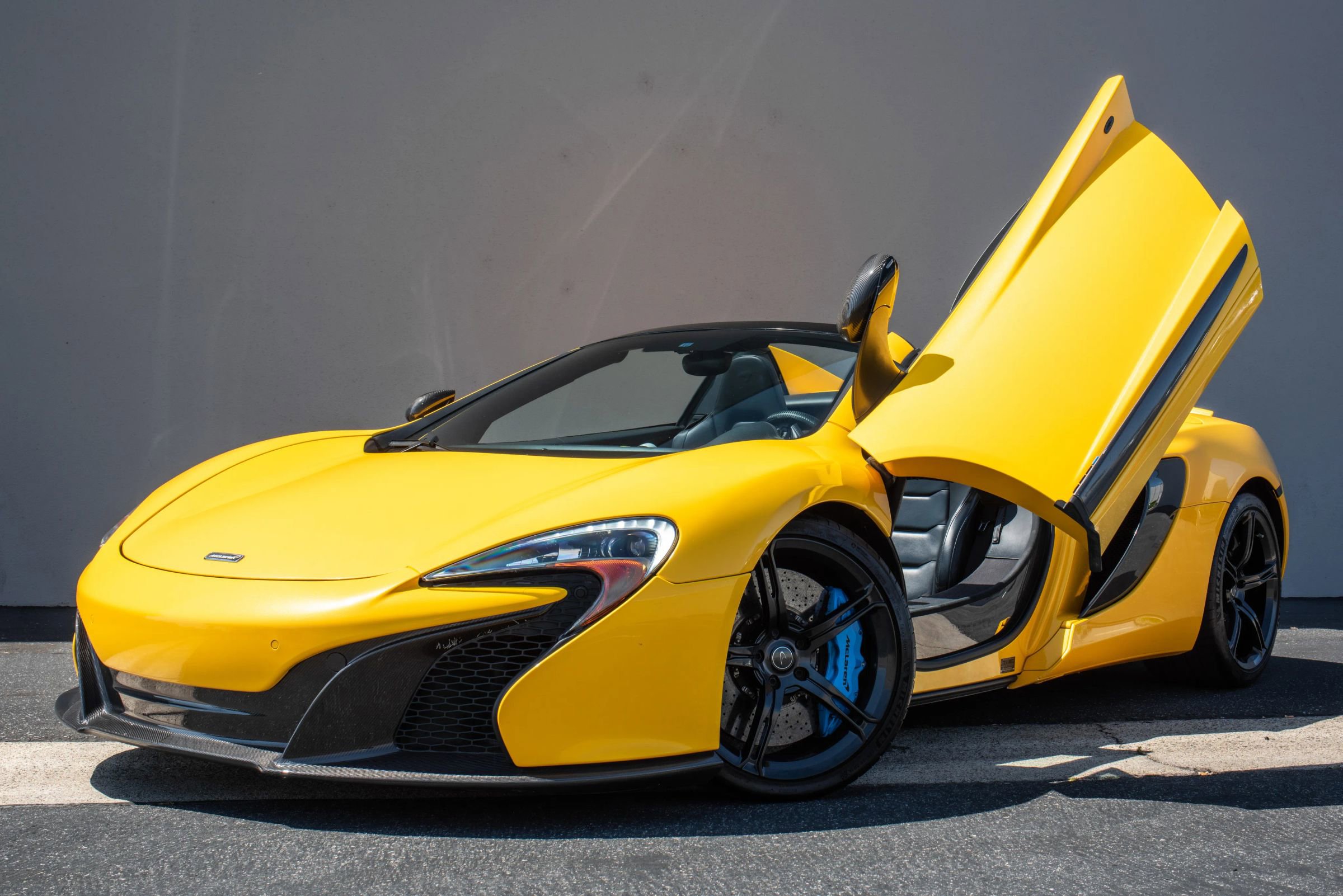 Used 2015 McLaren 650S Spider image 1