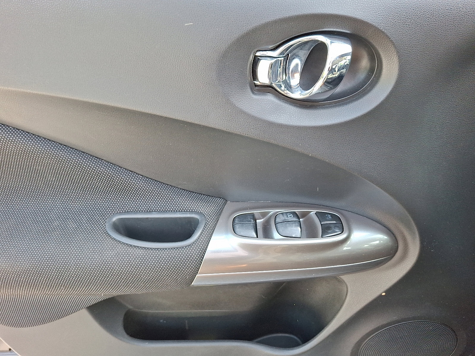 Used 2012 Nissan Juke S image 15