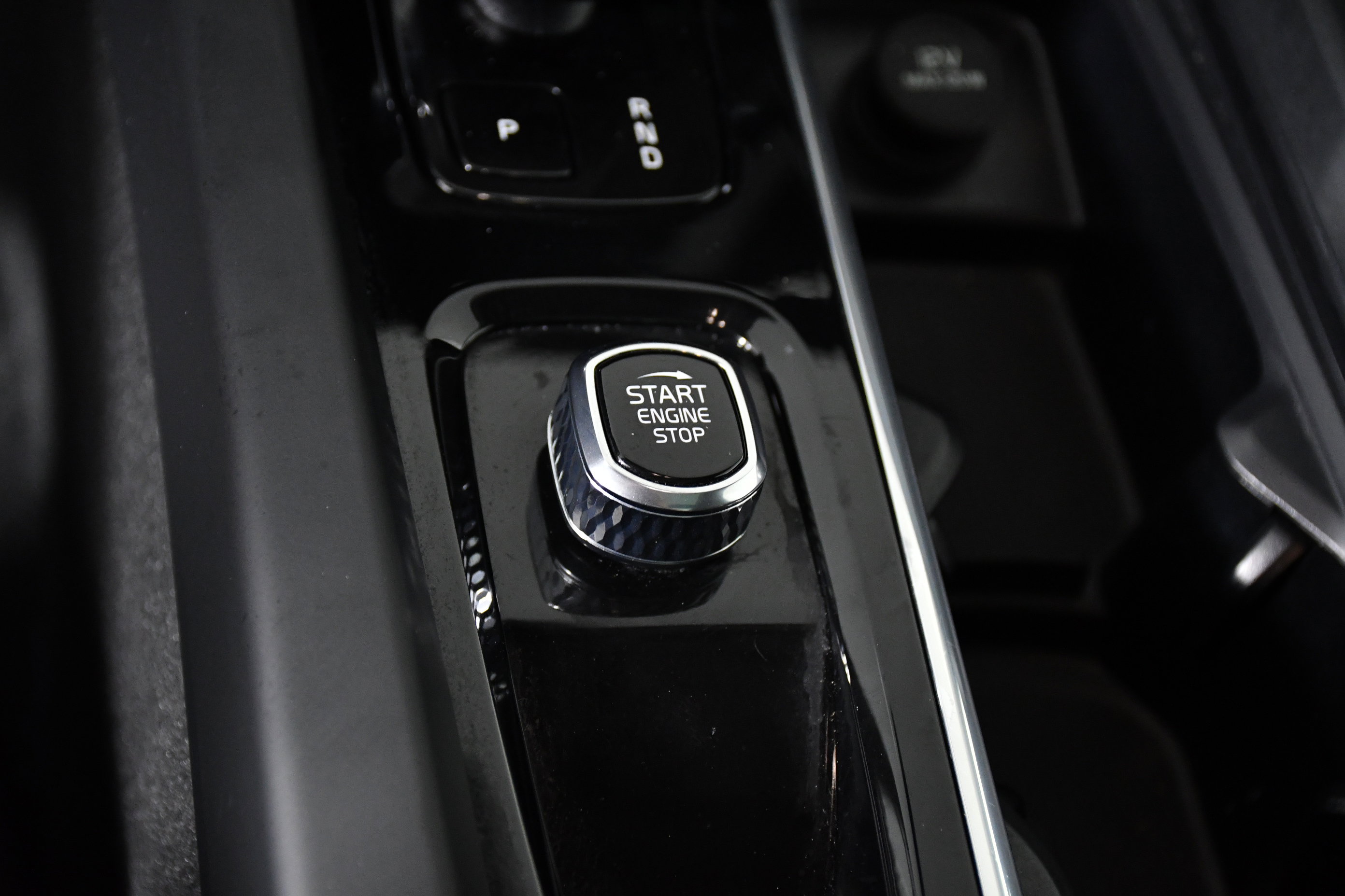 Used 2025 Volvo XC60 B5 Plus image 17