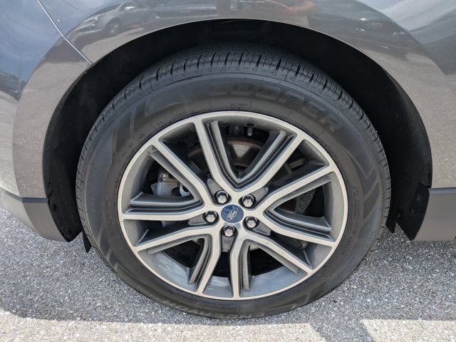 Used 2019 Ford Edge Titanium w/ Cold Weather Package AWD/4WD image 11